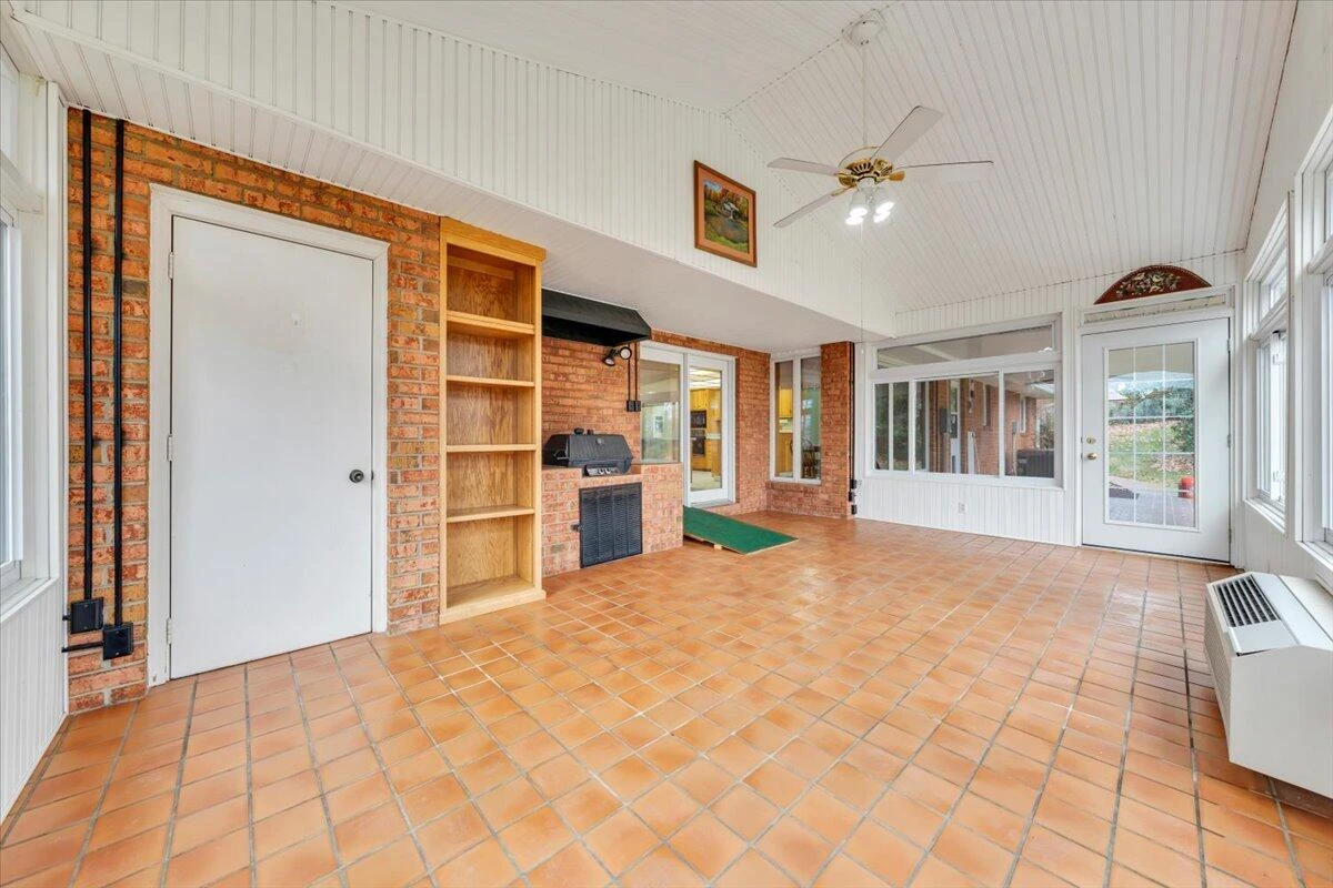 290 Patricia LN - Photo 25