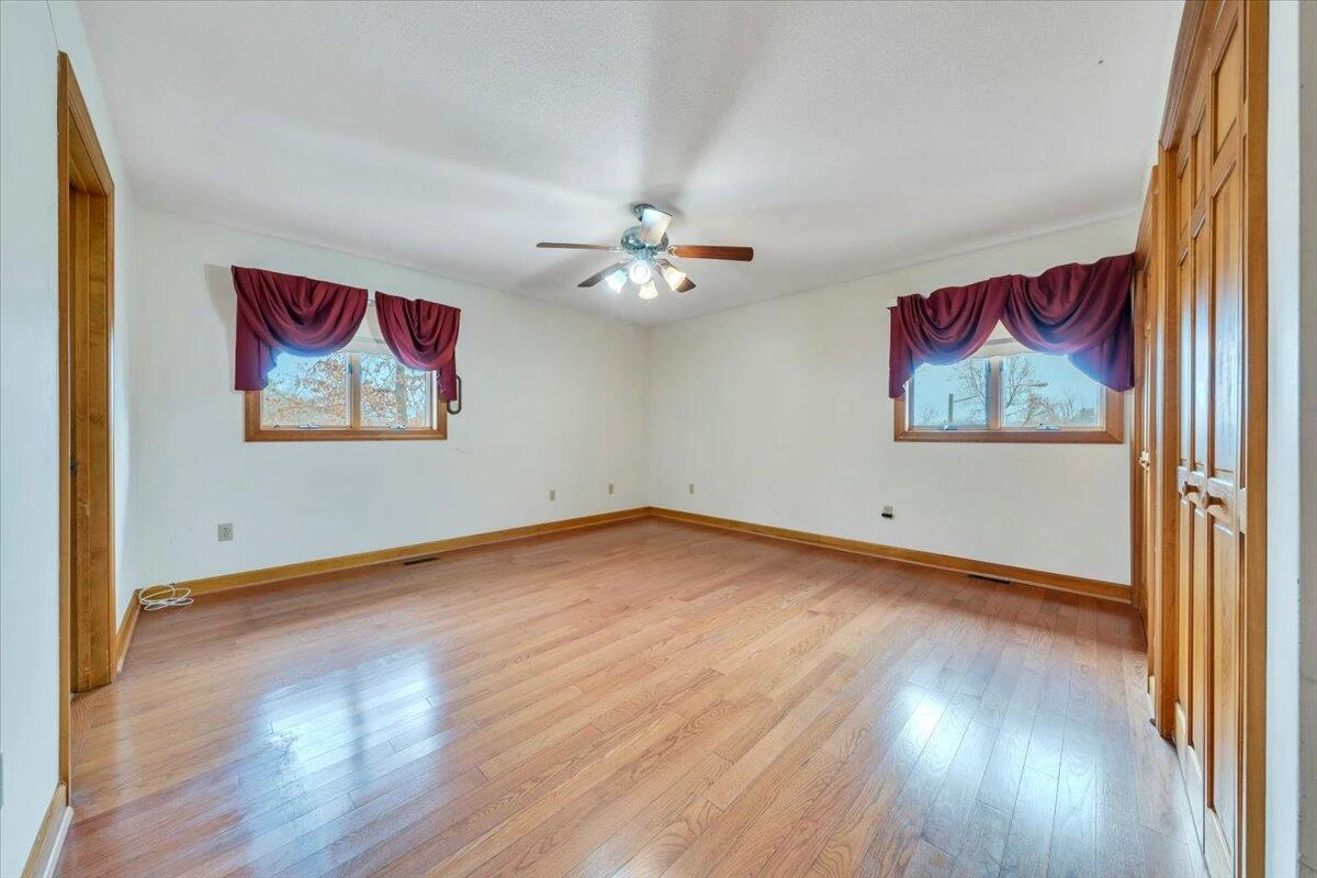 290 Patricia LN - Photo 26