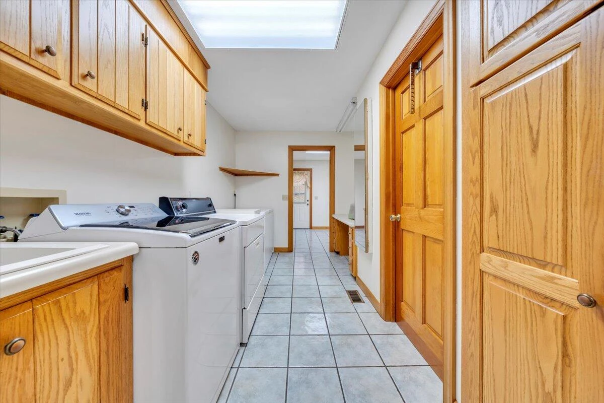 290 Patricia LN - Photo 38