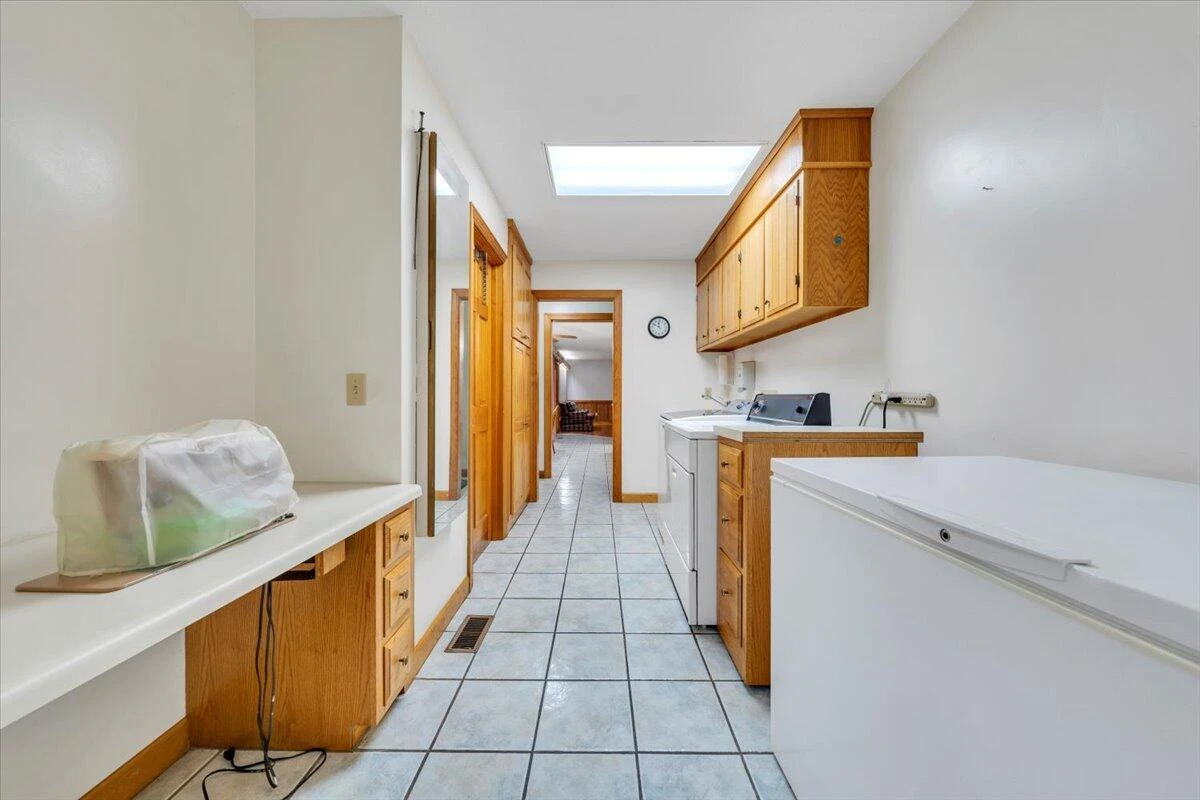 290 Patricia LN - Photo 39