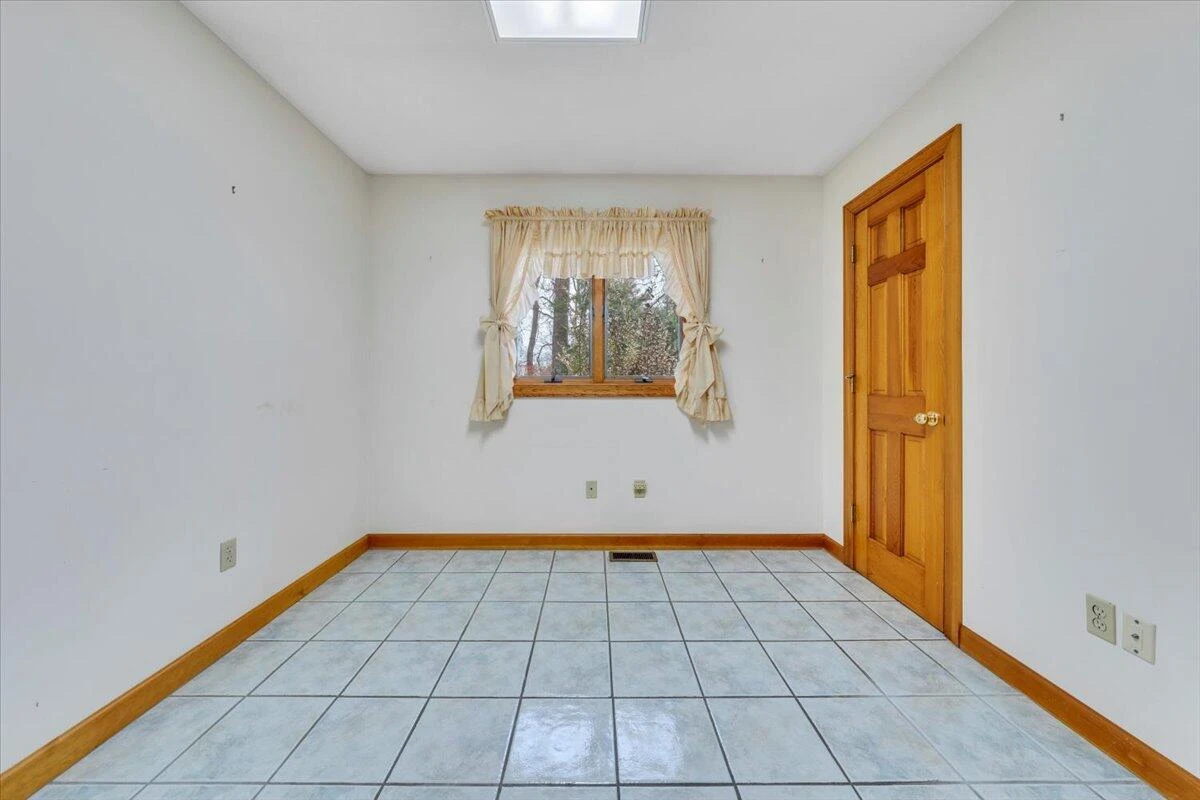 290 Patricia LN - Photo 42