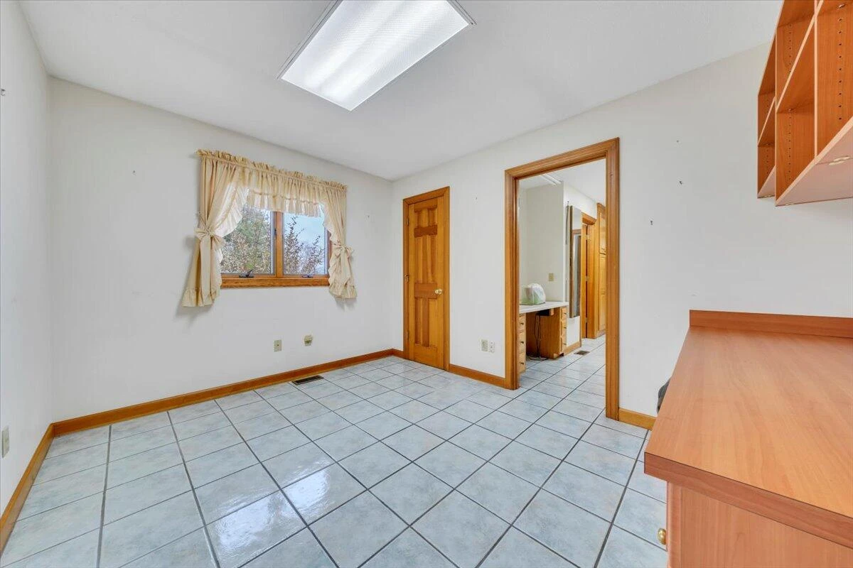 290 Patricia LN - Photo 43