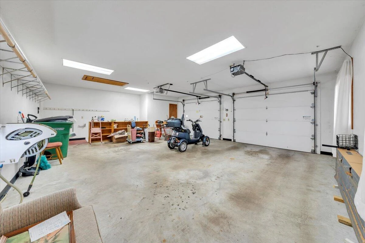 290 Patricia LN - Photo 44