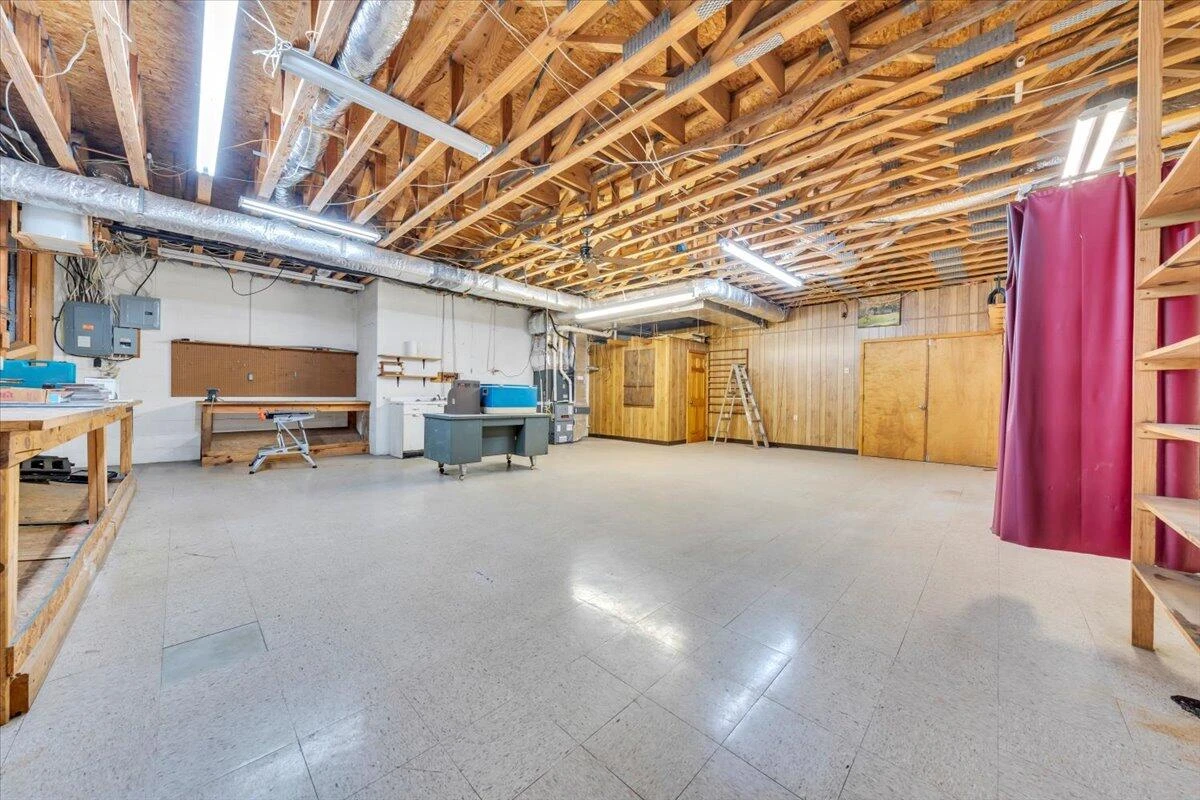 290 Patricia LN - Photo 46