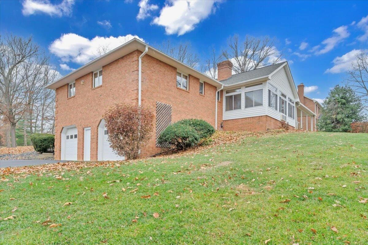 290 Patricia LN - Photo 58