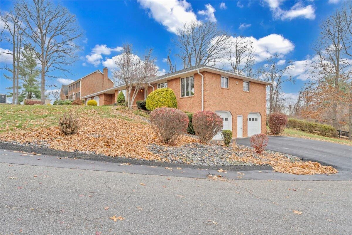 290 Patricia LN - Photo 61