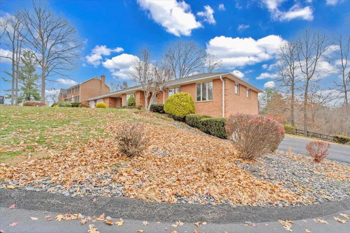 290 Patricia LN - Photo 63