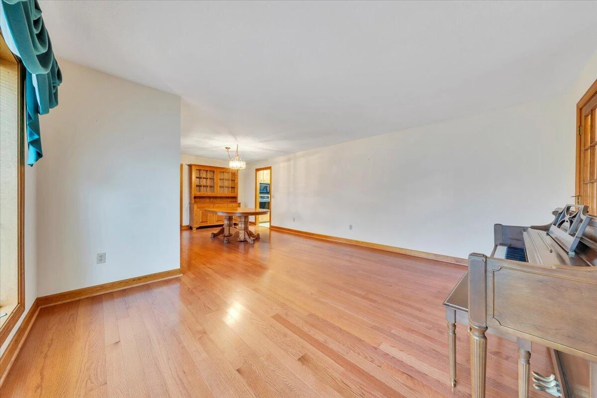 290 Patricia LN - Photo 7