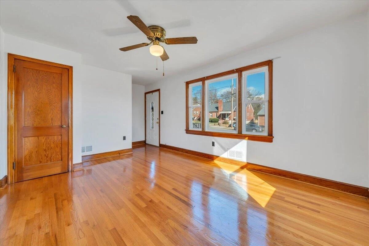 3504 Forest Hill AVE - Photo 4
