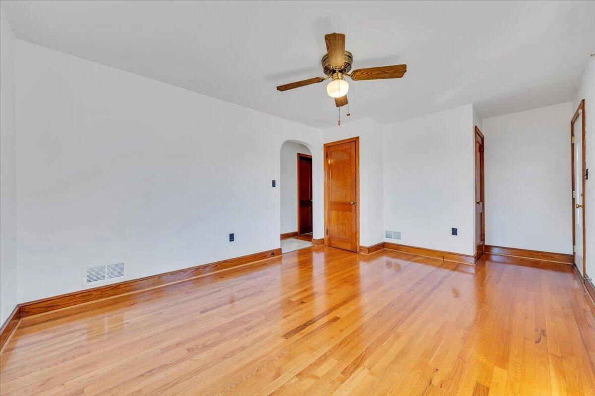3504 Forest Hill AVE - Photo 5