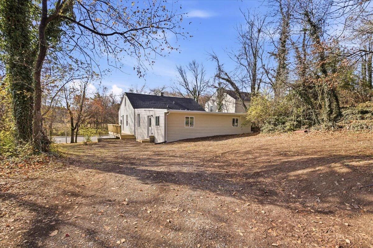 707 Brandon AVE - Photo 3