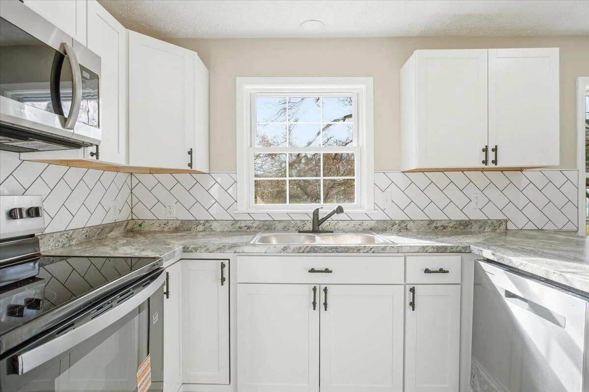 707 Brandon AVE - Photo 4