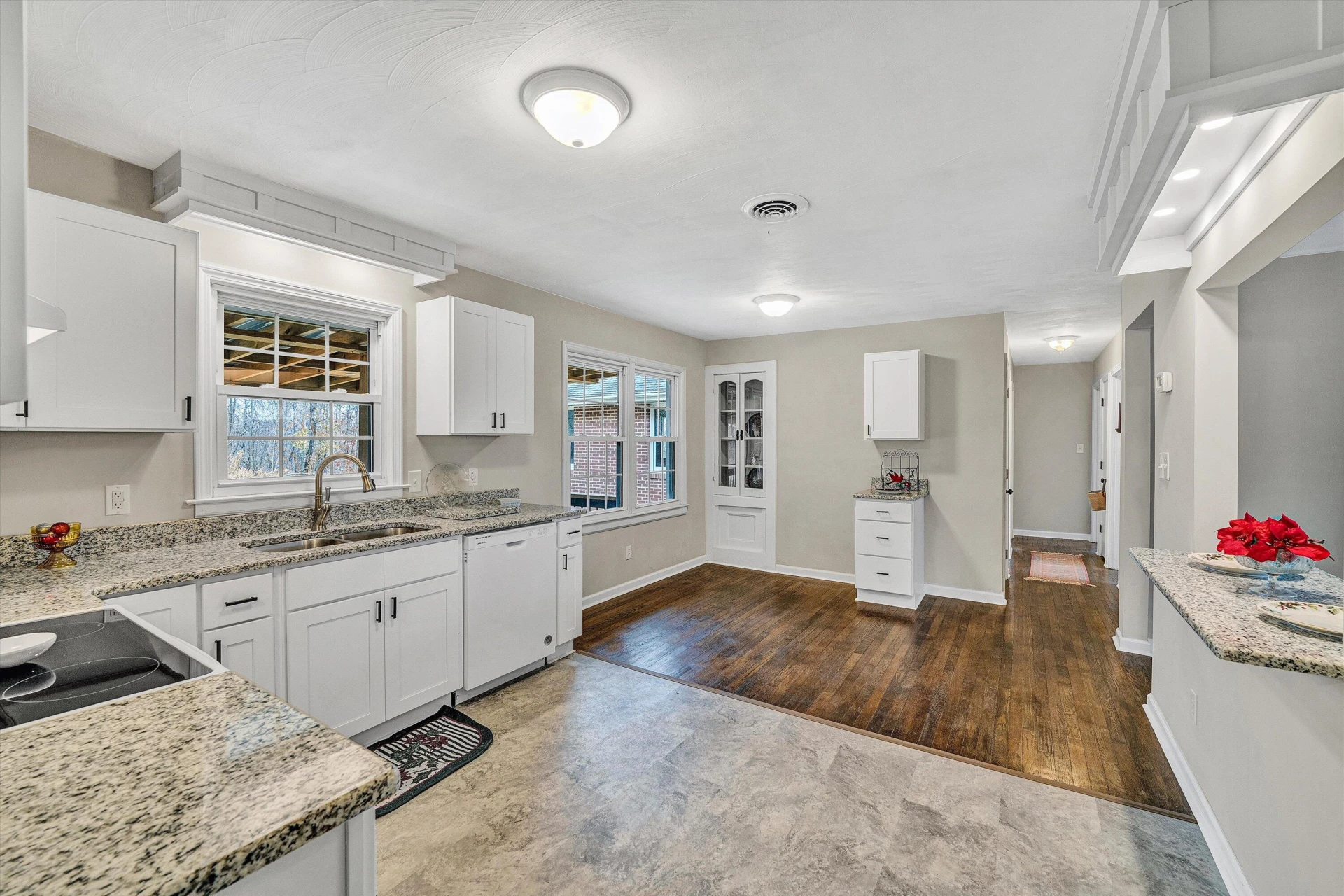 1059 Fairview DR - Photo 7