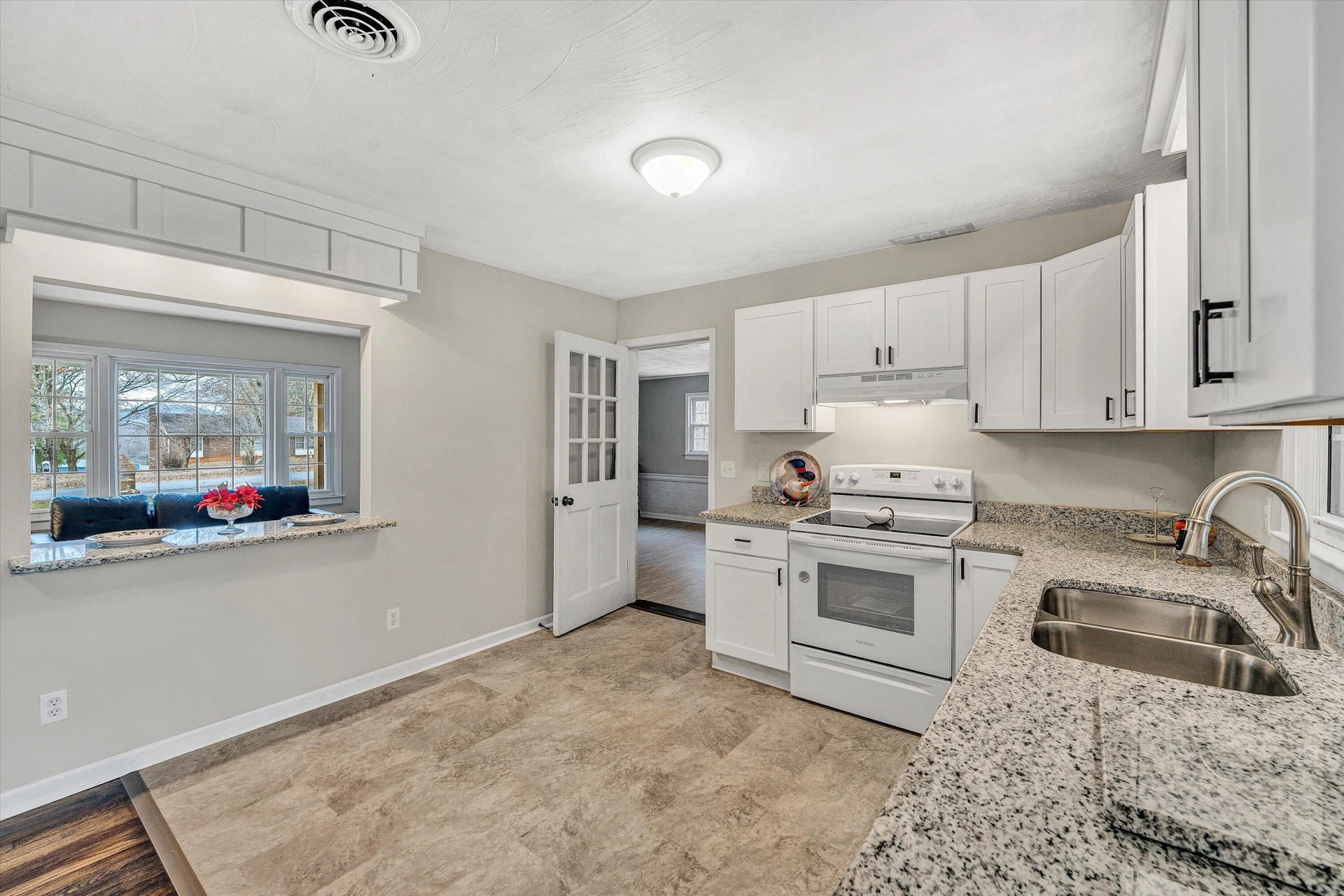 1059 Fairview DR - Photo 11