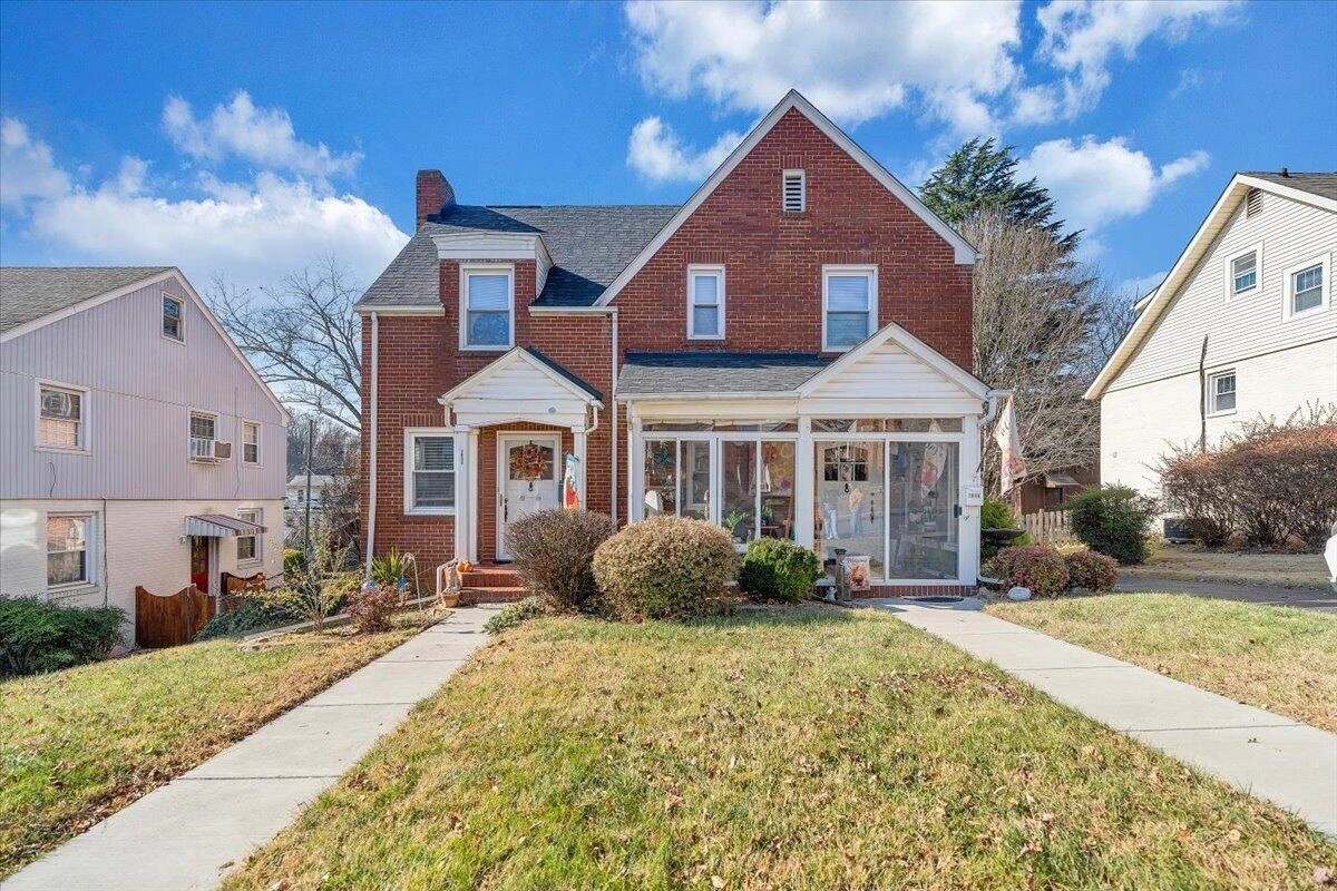1909 Canterbury RD - Photo 2
