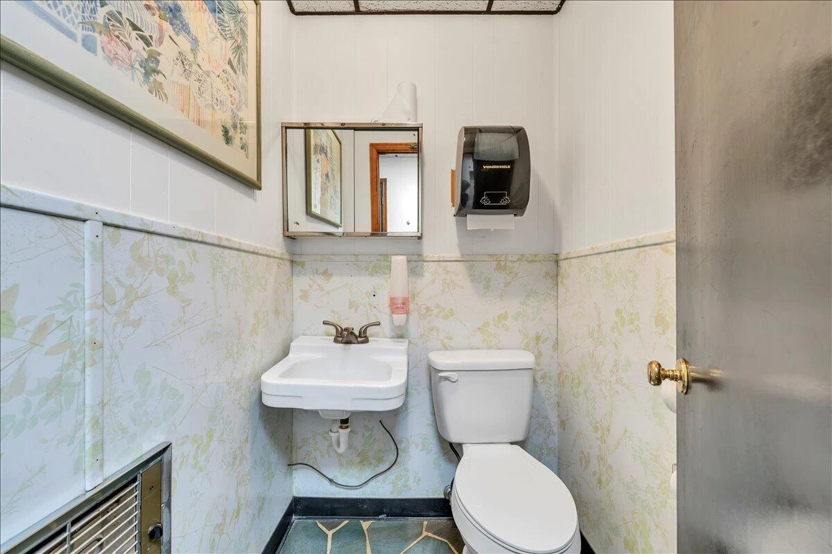 356 Campbell AVE - Photo 19