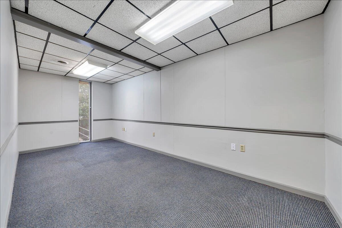 356 Campbell AVE - Photo 5