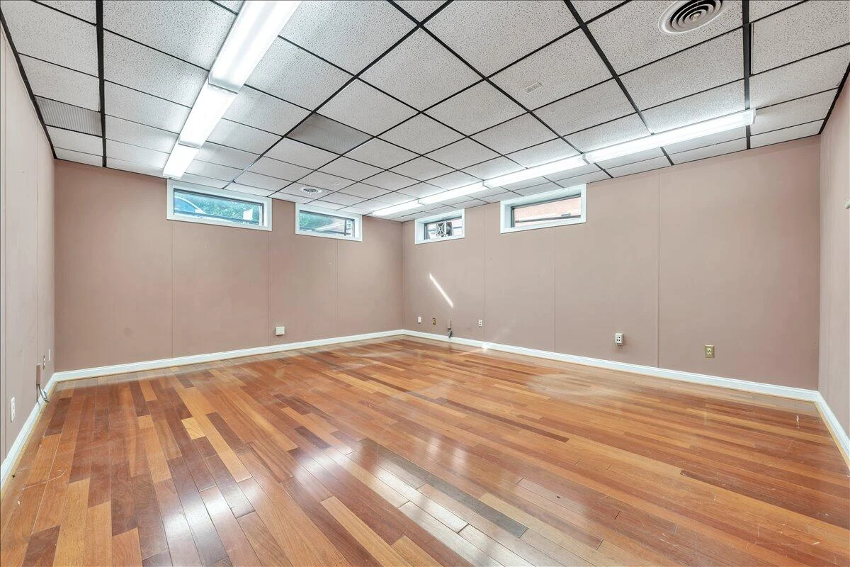 356 Campbell AVE - Photo 32
