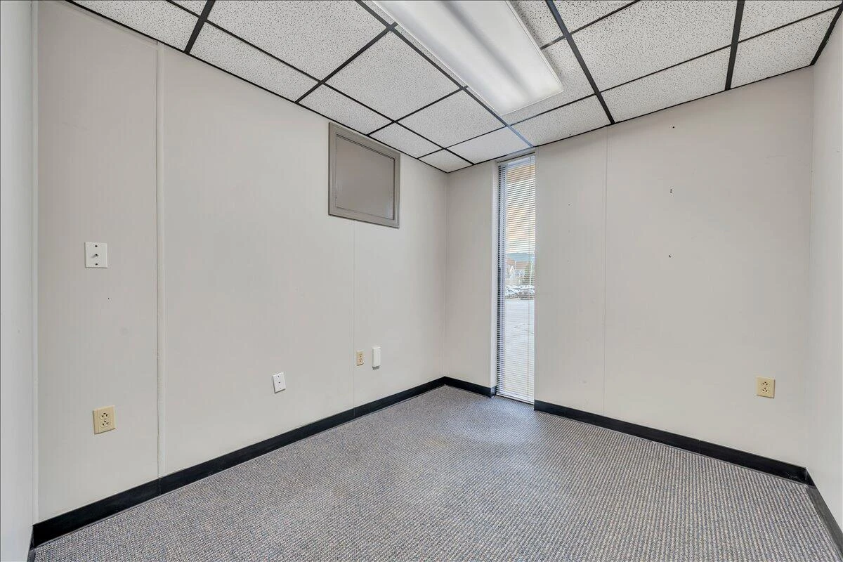 356 Campbell AVE - Photo 6