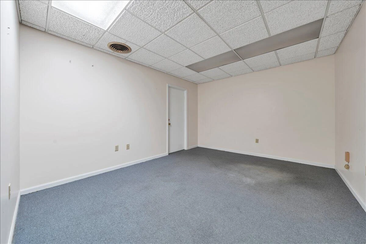356 Campbell AVE - Photo 8