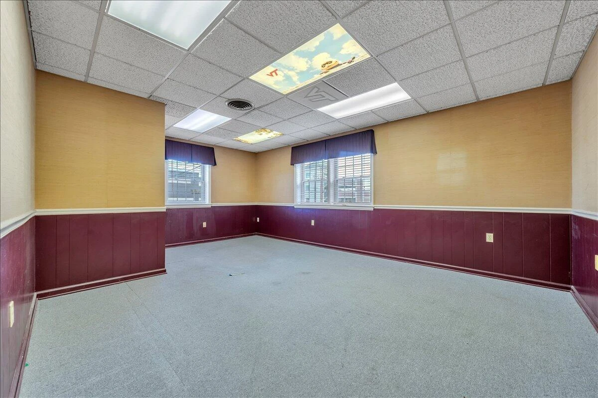 356 Campbell AVE - Photo 9