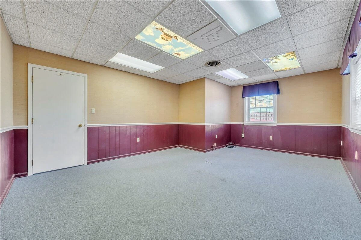 356 Campbell AVE - Photo 10