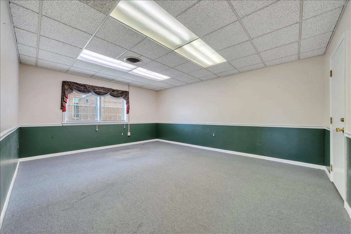 356 Campbell AVE - Photo 11