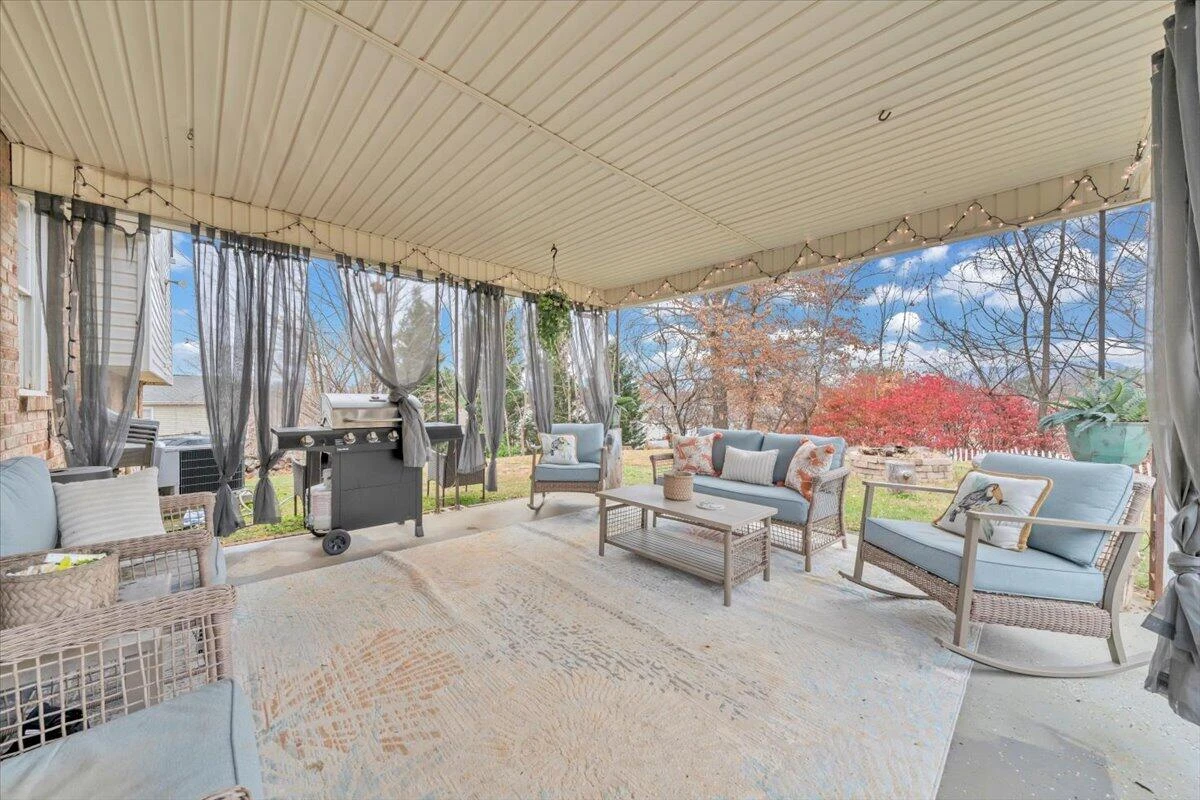 616 Elmcrest ST - Photo 9