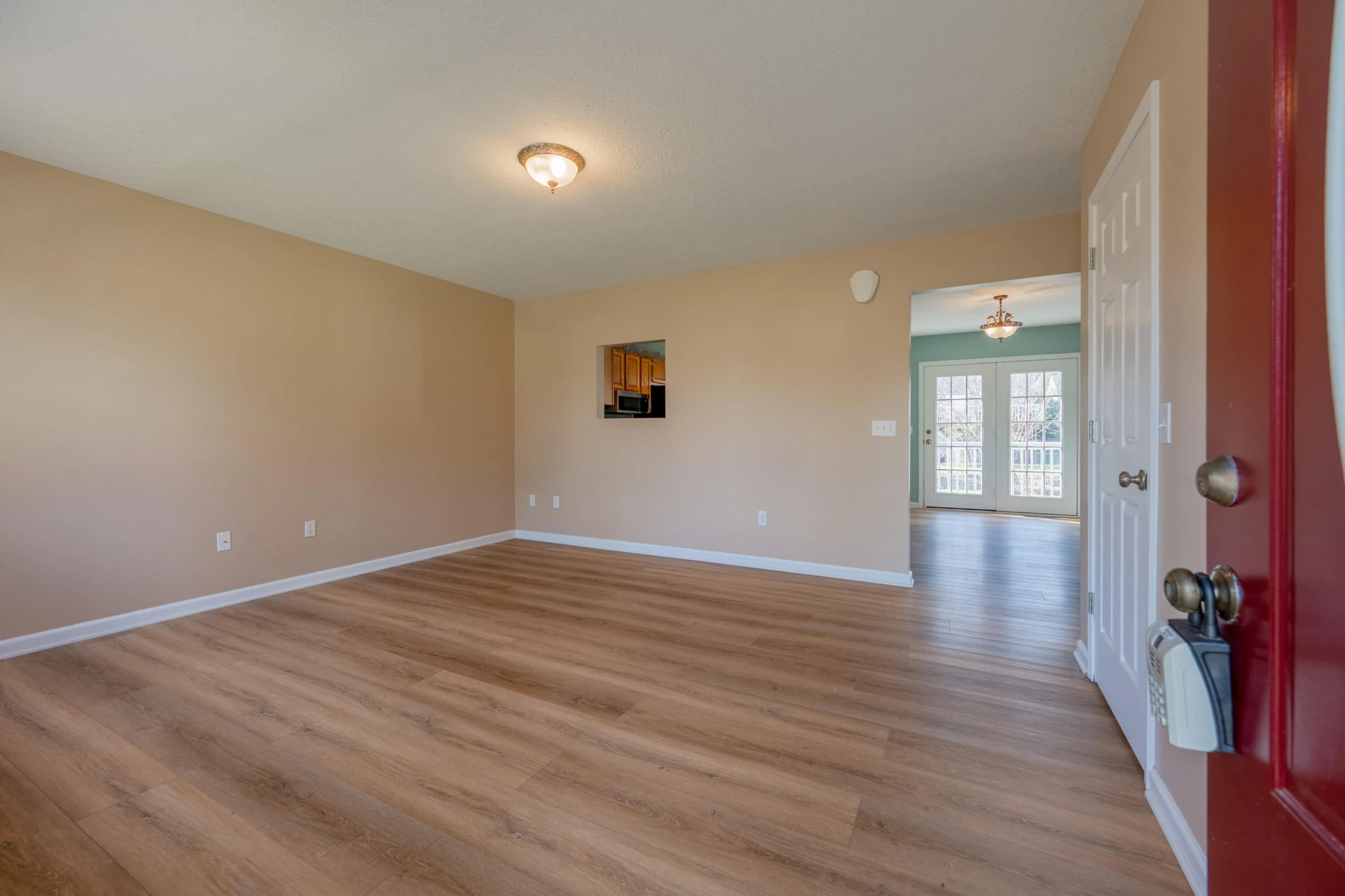 1309 Sandy CIR - Photo 5