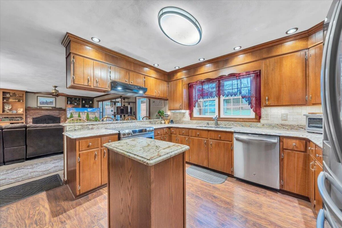 3336 Clara AVE - Photo 10