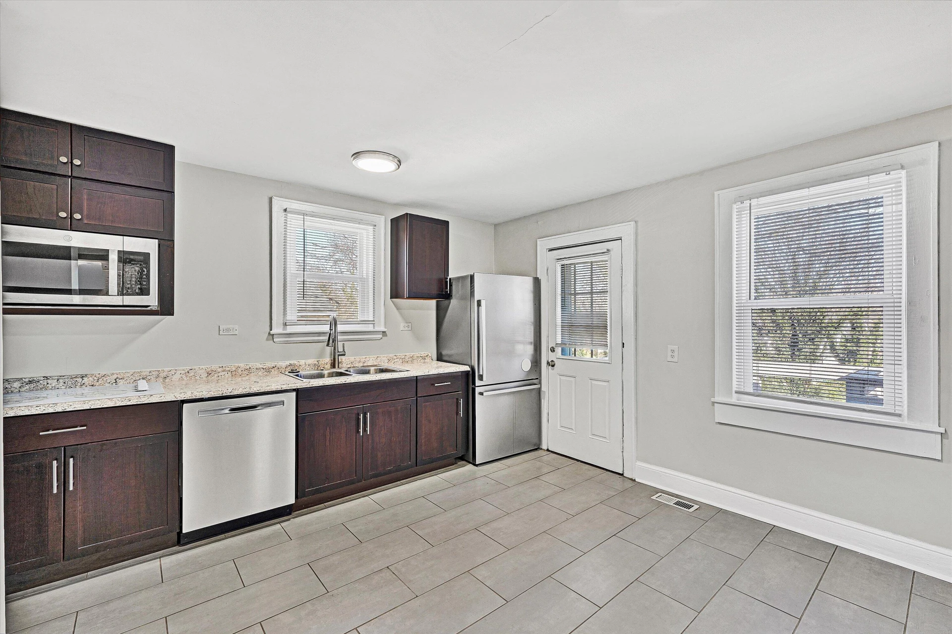 3911 Michigan AVE - Photo 13