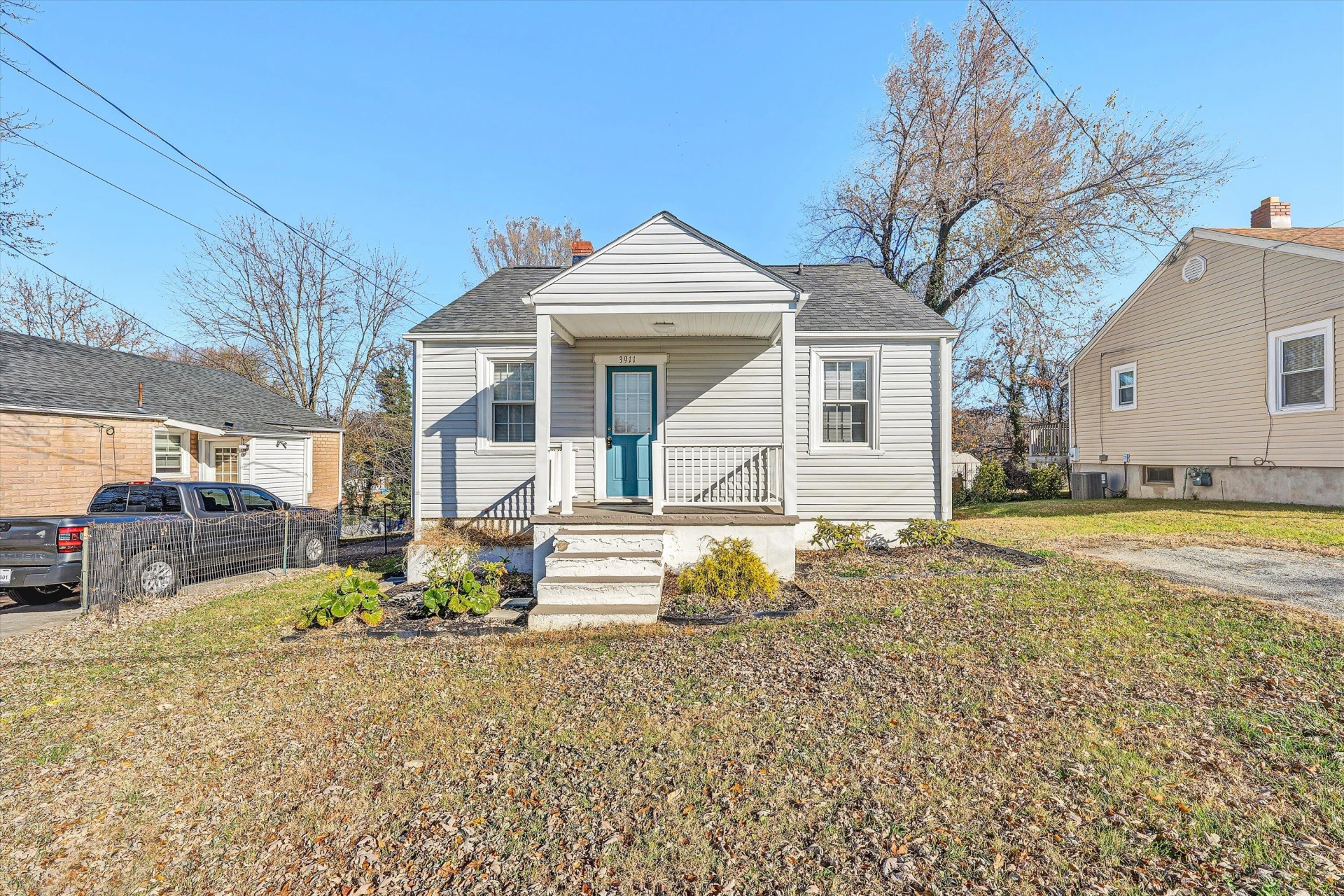 3911 Michigan AVE - Photo 2