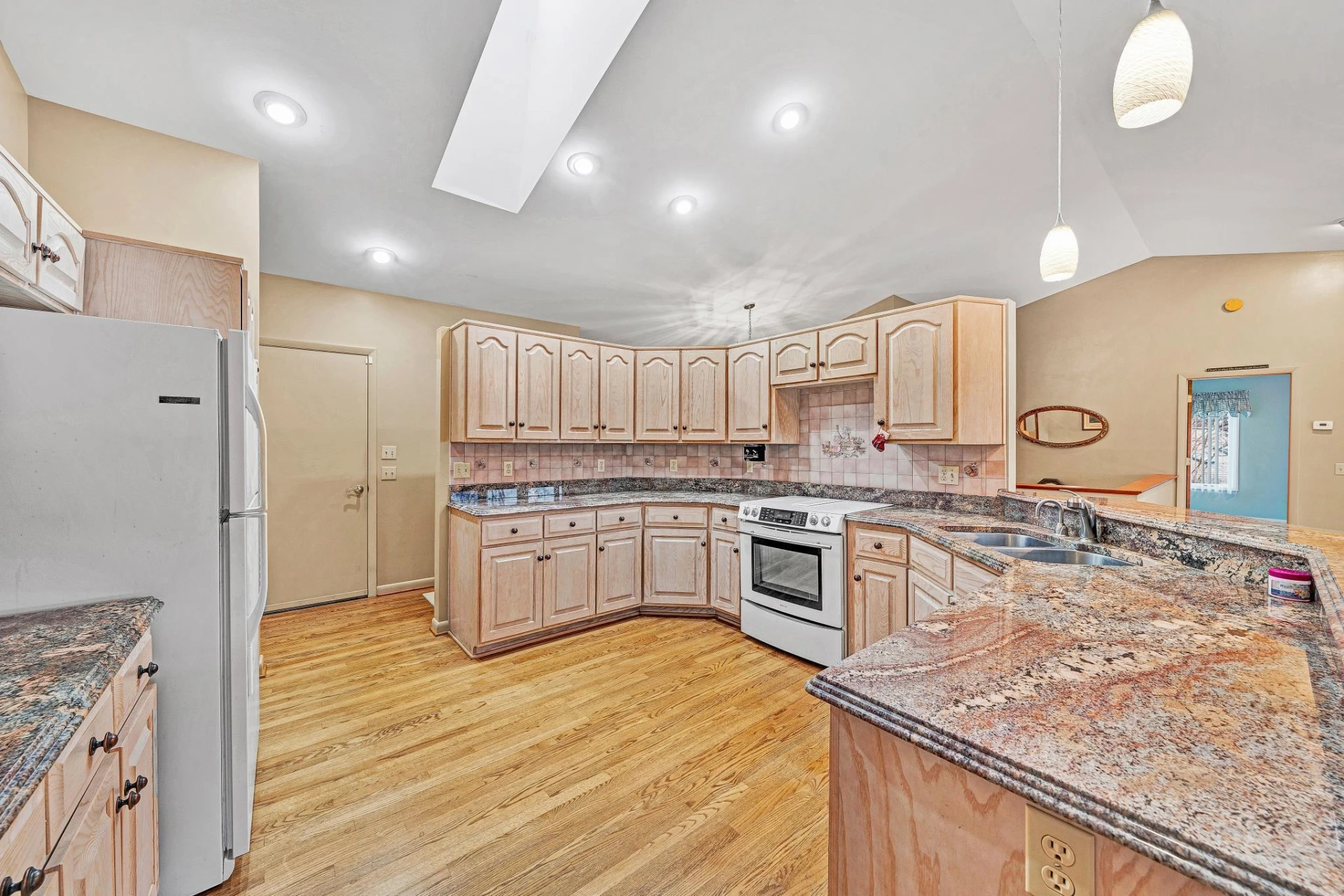 110 Club House DR - Photo 10