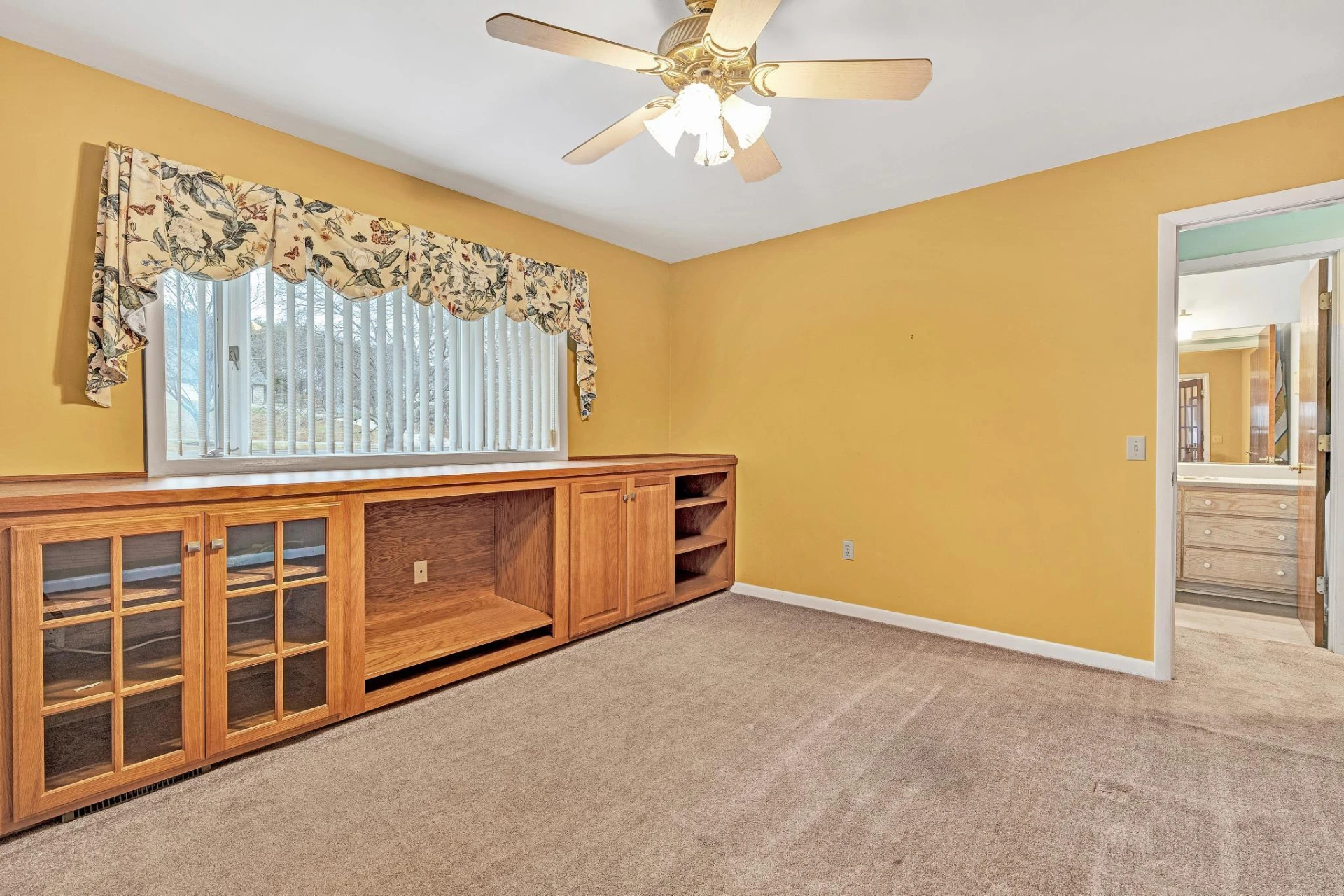110 Club House DR - Photo 18