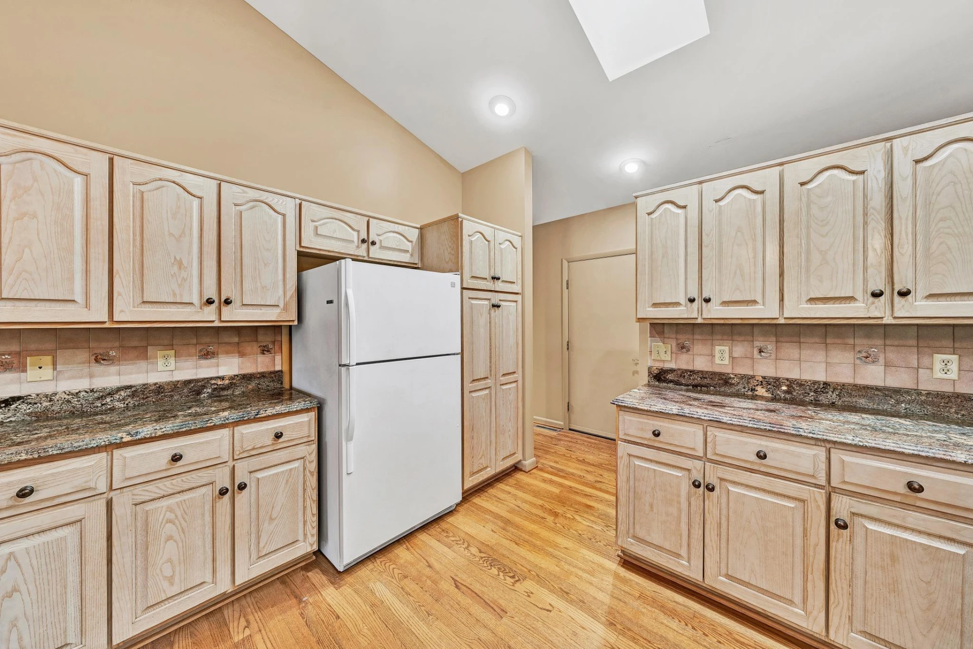 110 Club House DR - Photo 7
