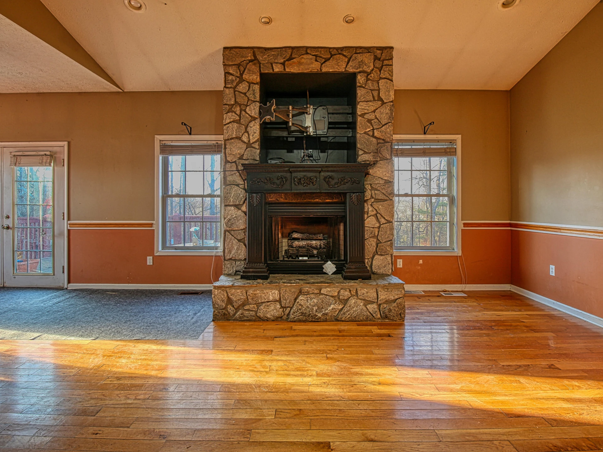 1715 Morewood RD - Photo 2