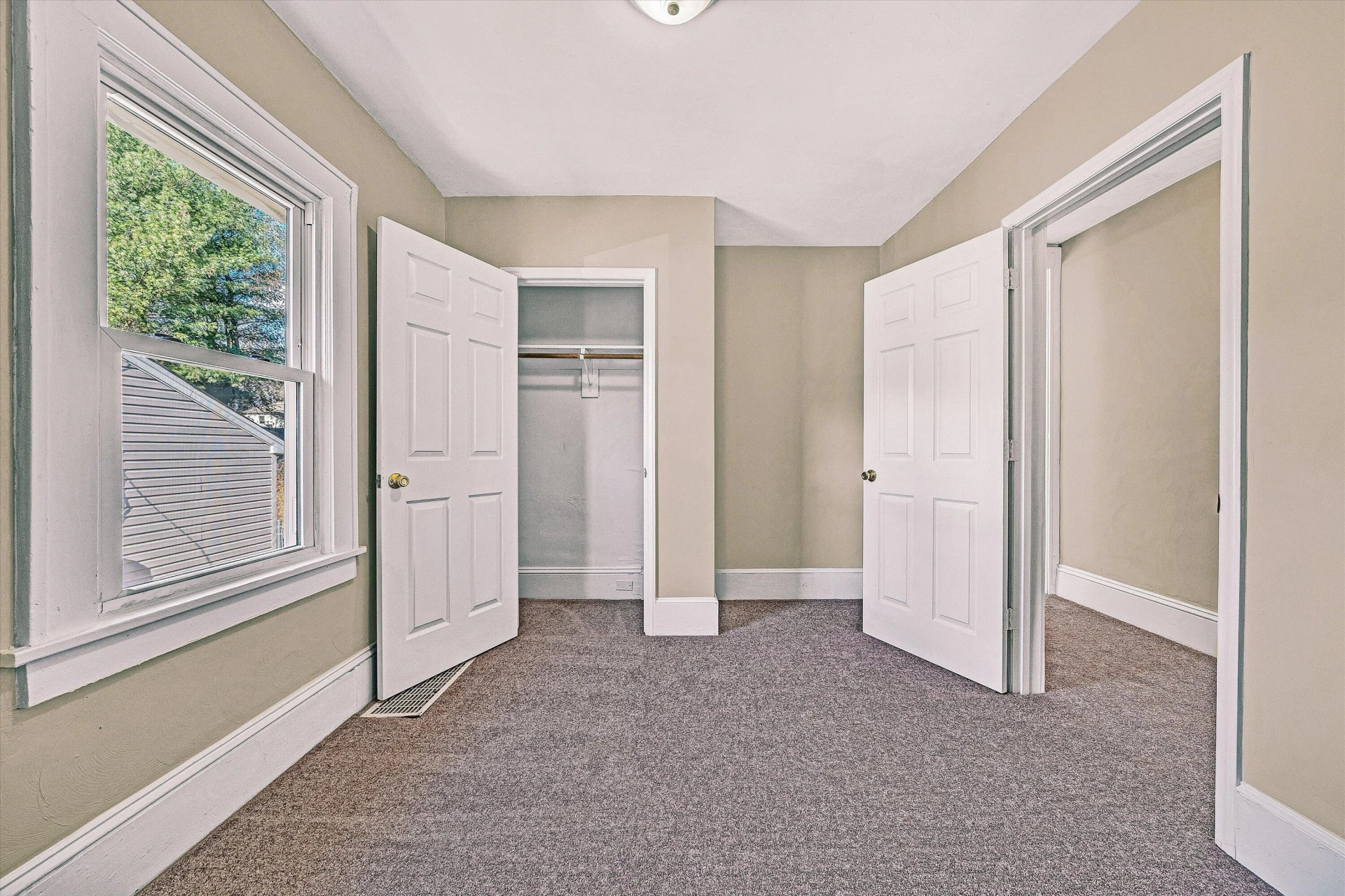 832 Mississippi AVE - Photo 9