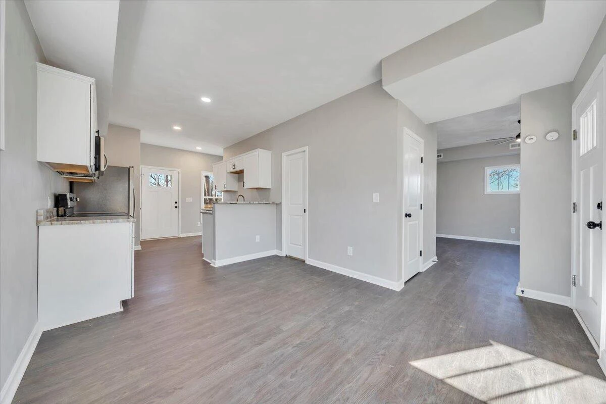 1225 15th ST - Photo 2