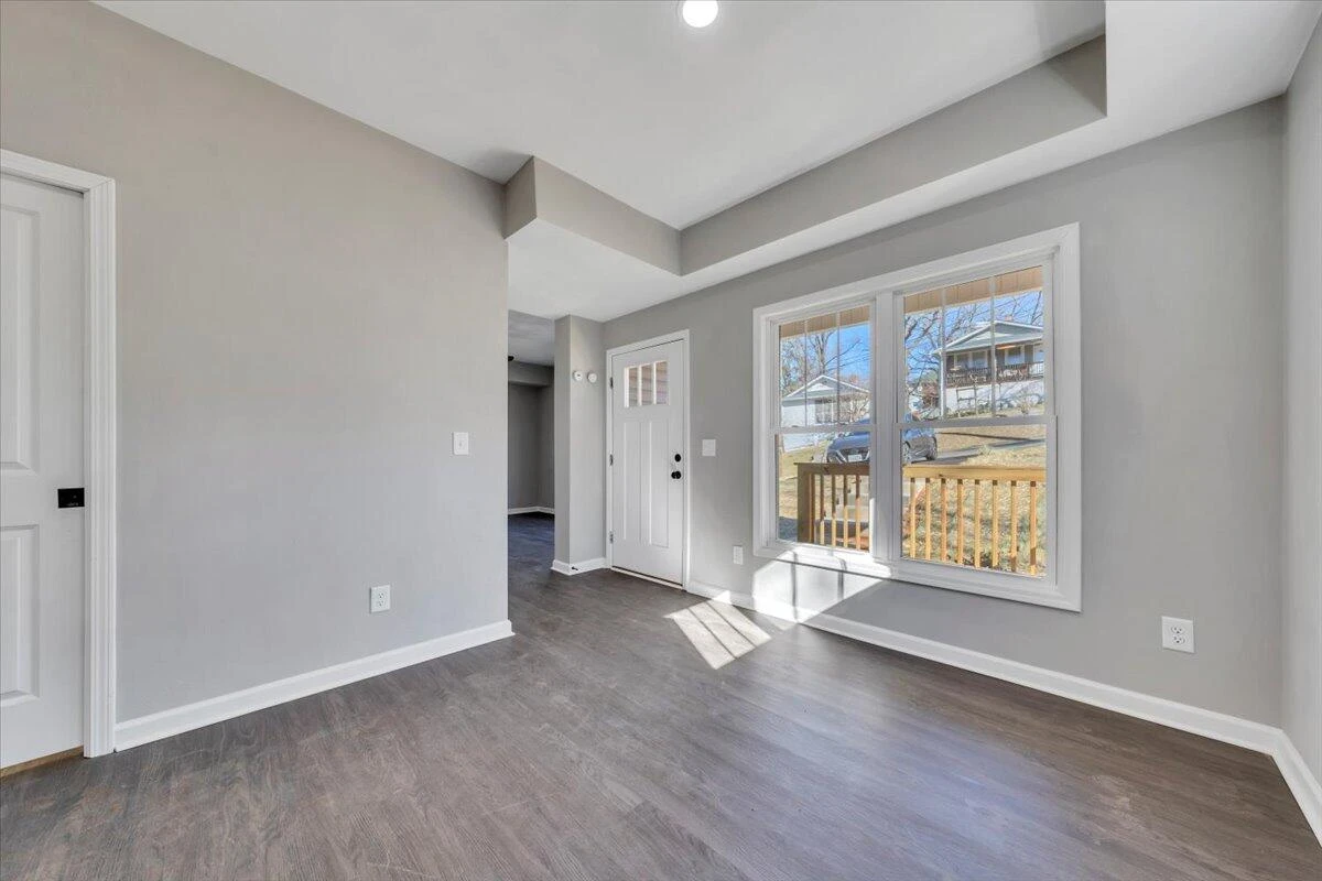 1225 15th ST - Photo 3