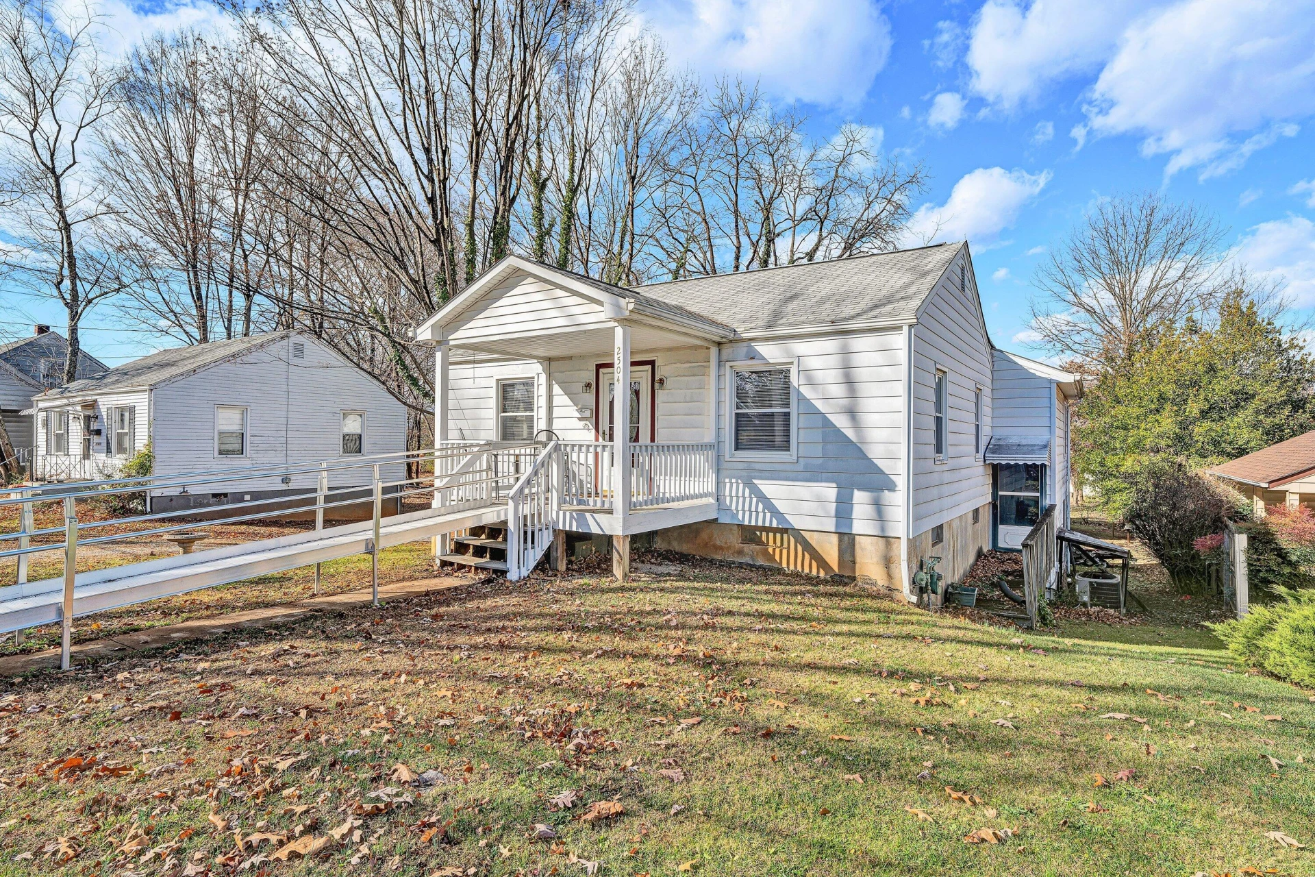 2504 Avalon AVE - Photo 2