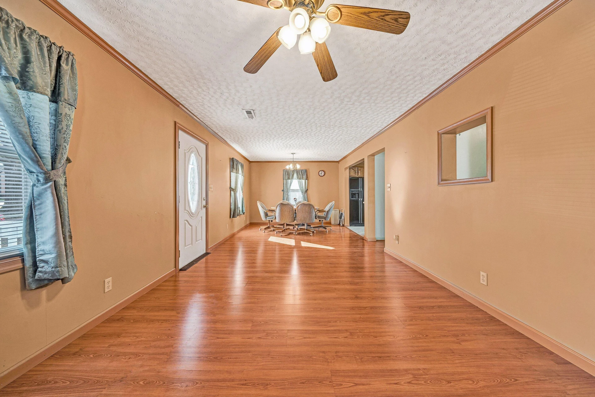 2504 Avalon AVE - Photo 5