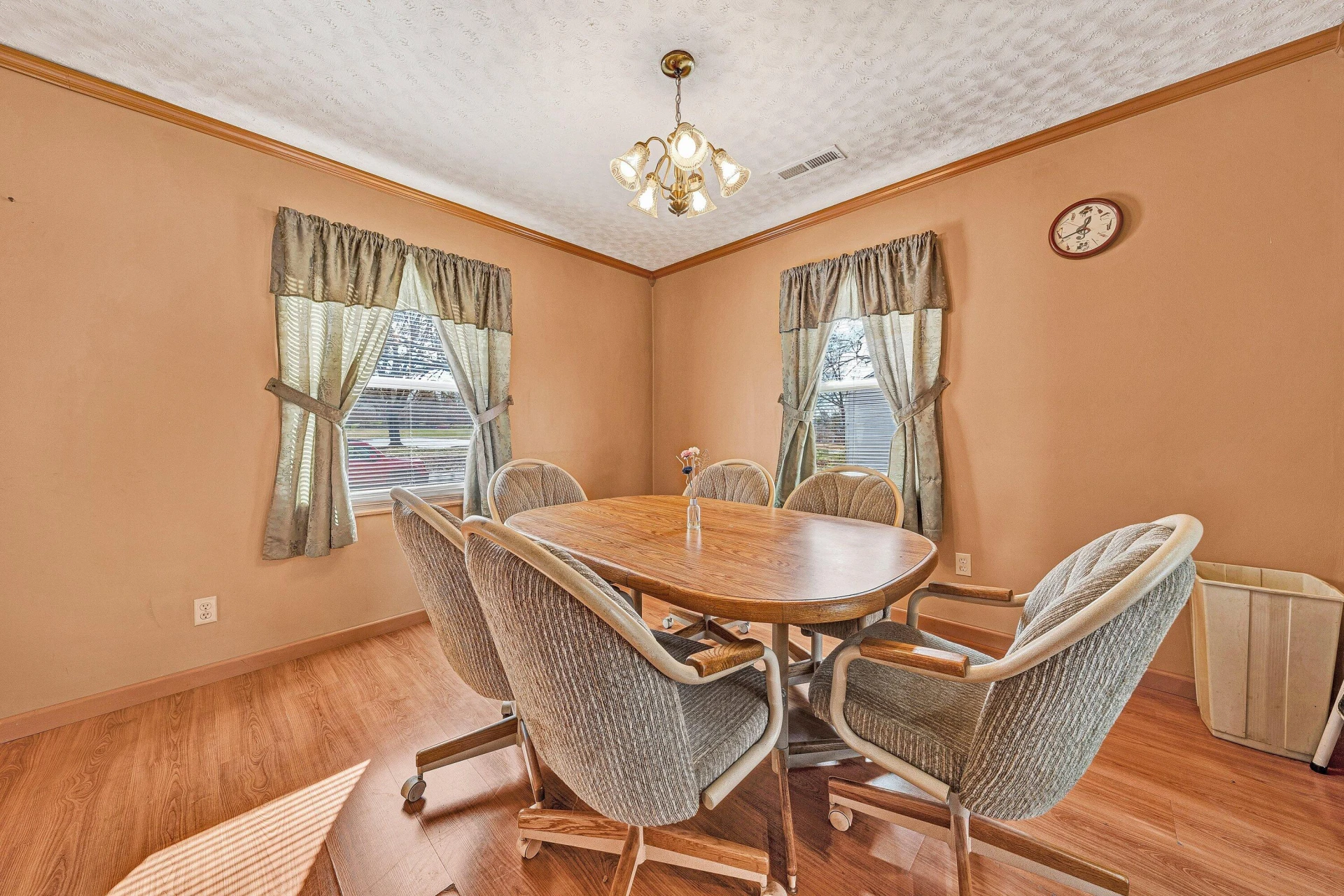 2504 Avalon AVE - Photo 6