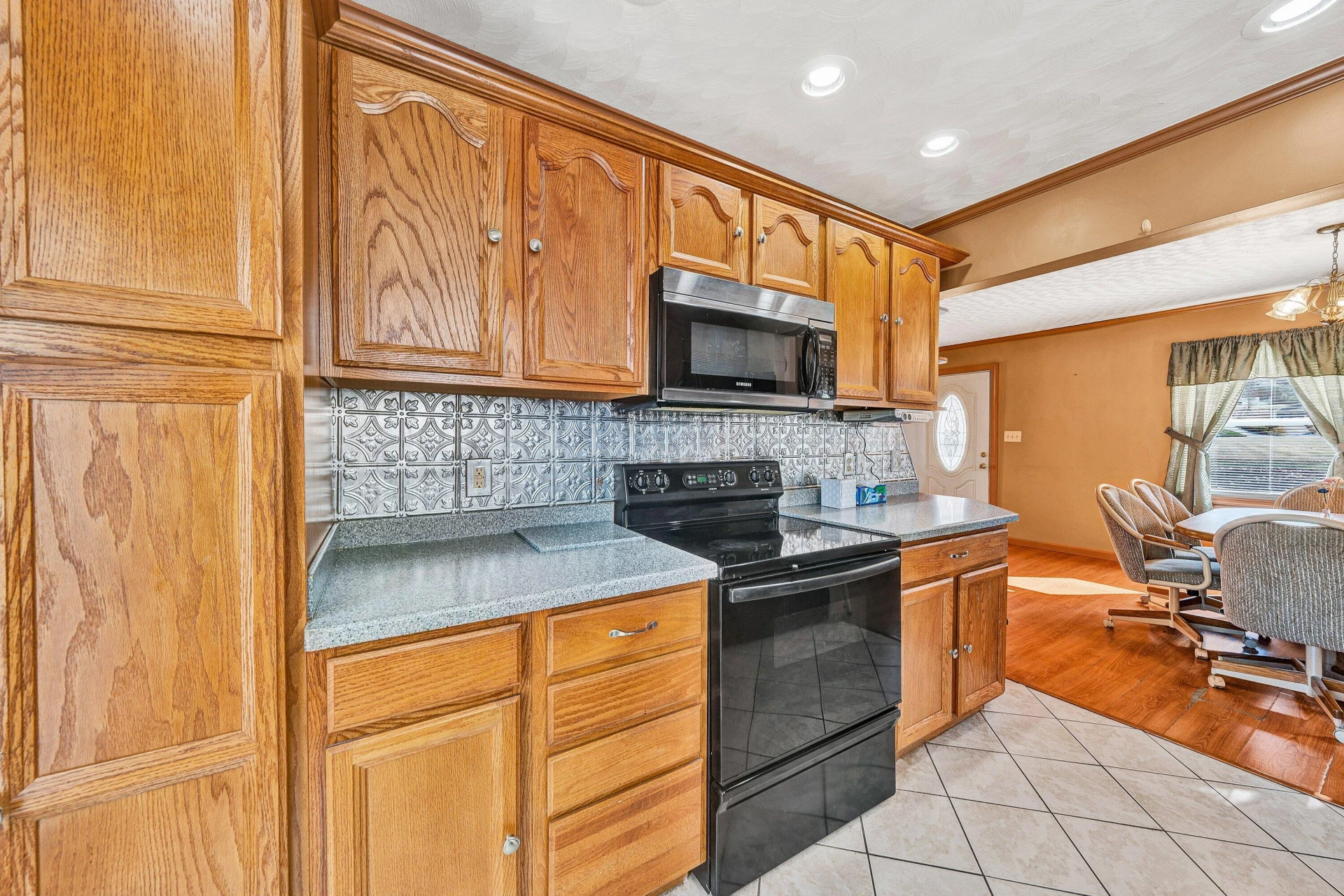 2504 Avalon AVE - Photo 9