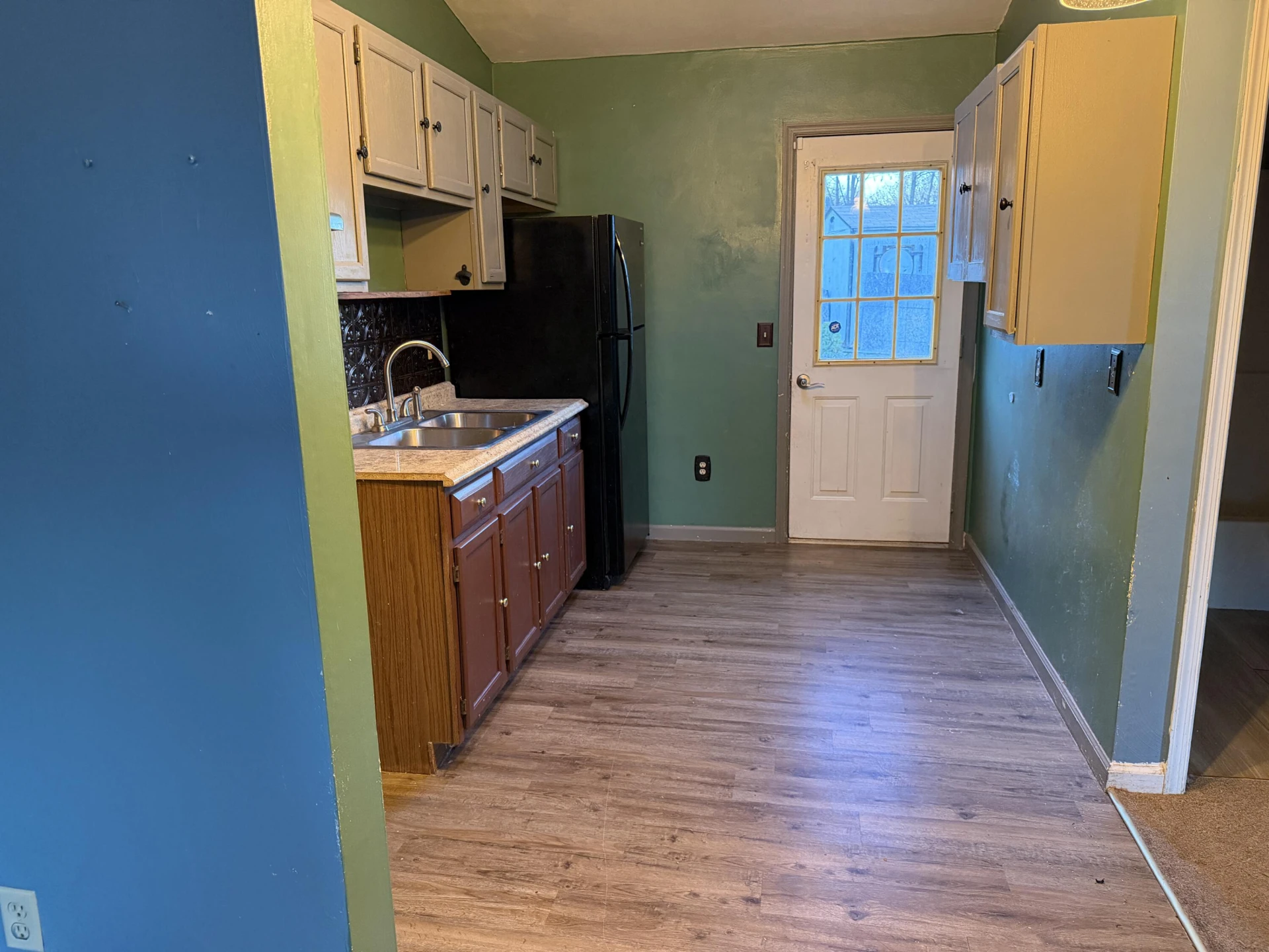 2930 Ravenwood AVE - Photo 2