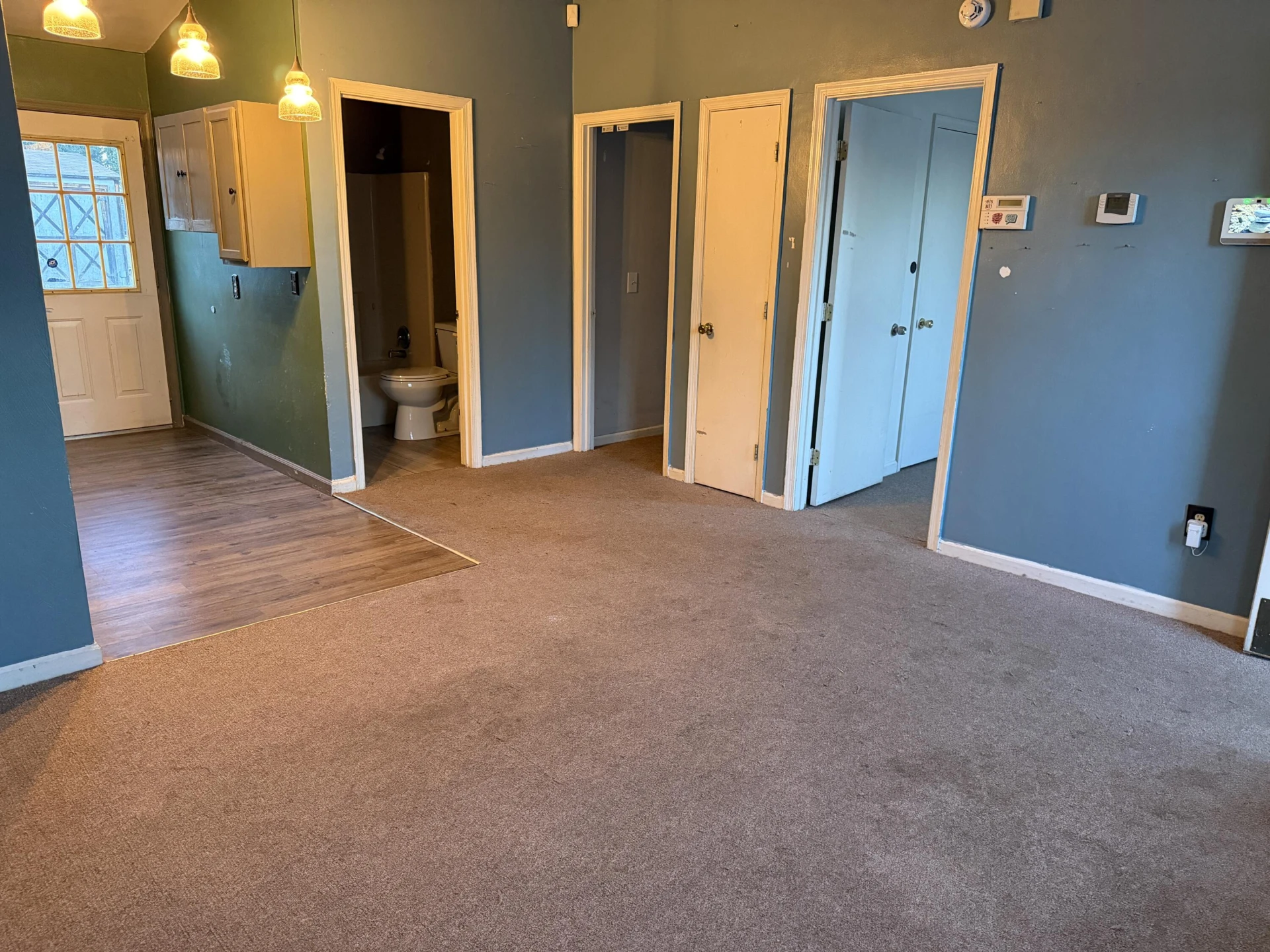 2930 Ravenwood AVE - Photo 3