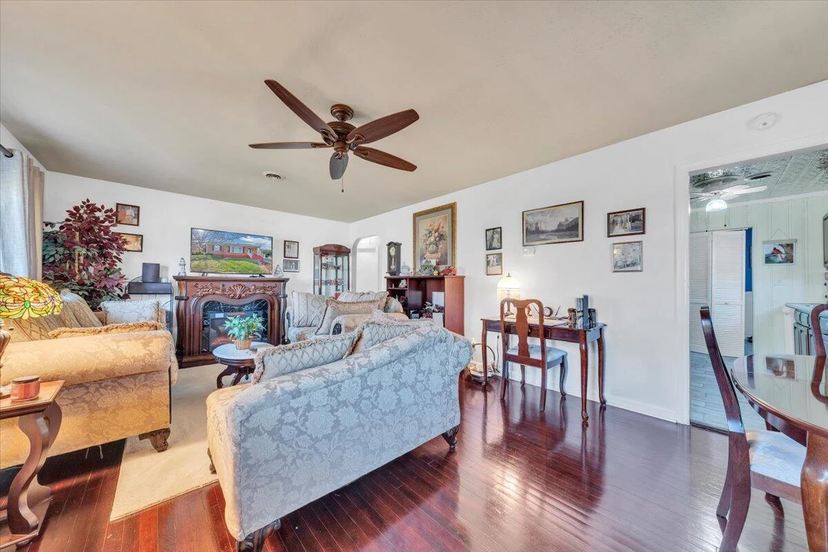 4820 Rutgers ST - Photo 3