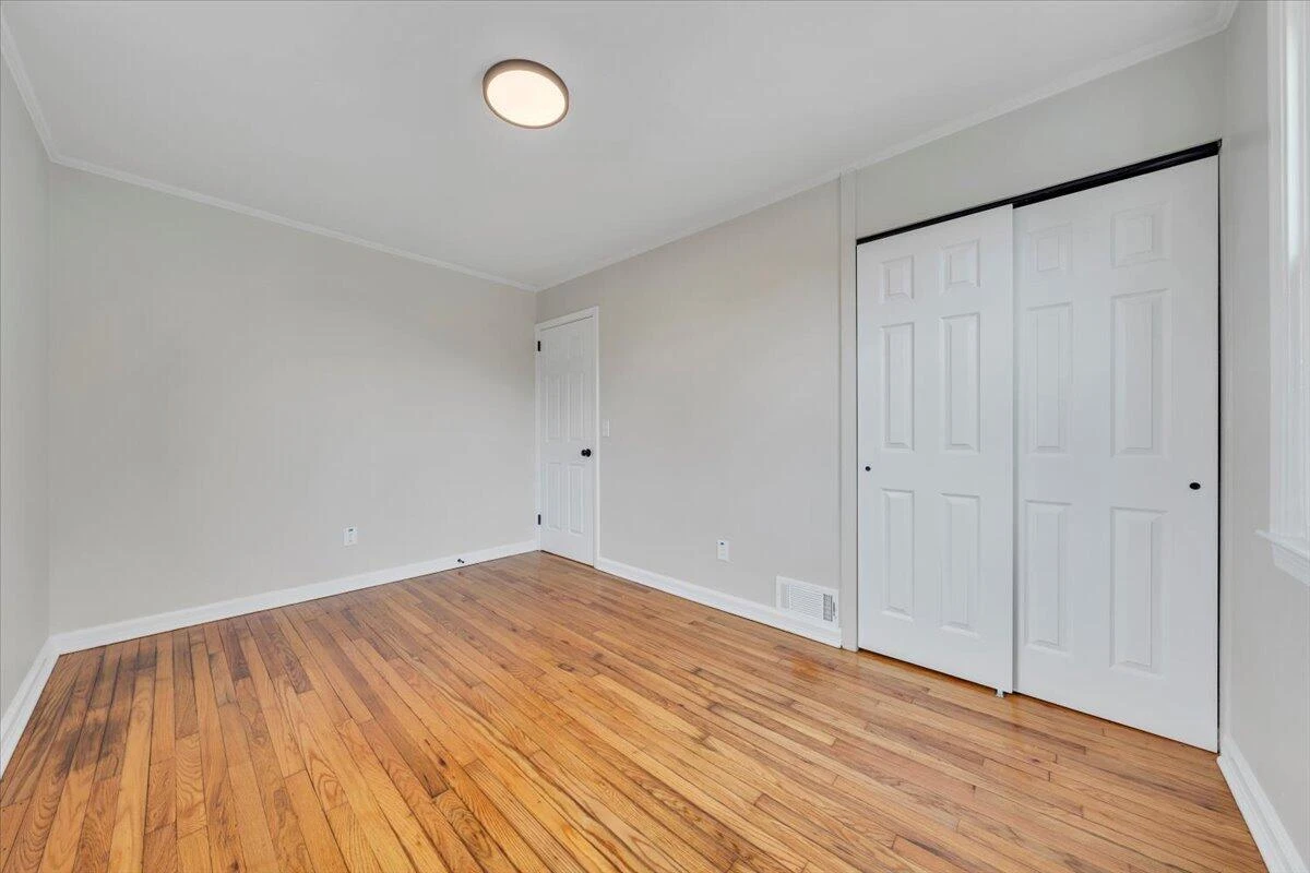 1004 26th ST - Photo 12
