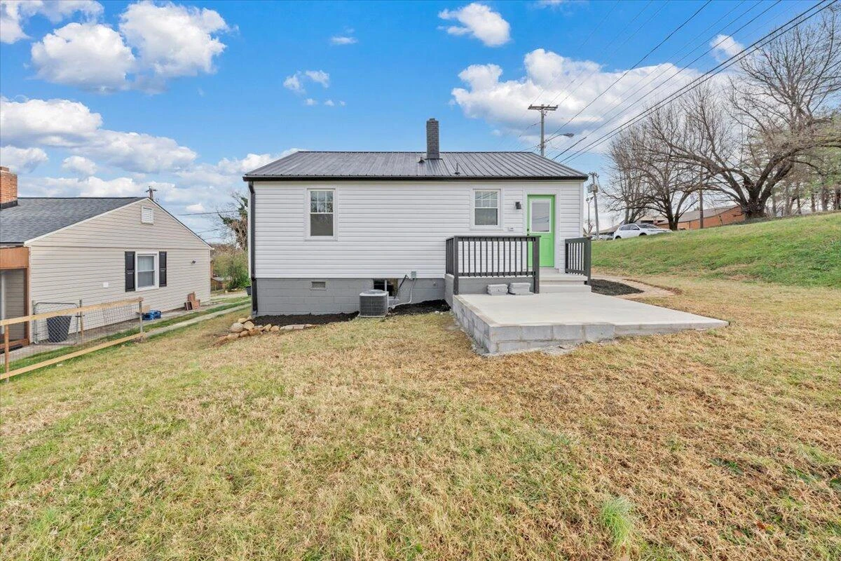 1004 26th ST - Photo 23