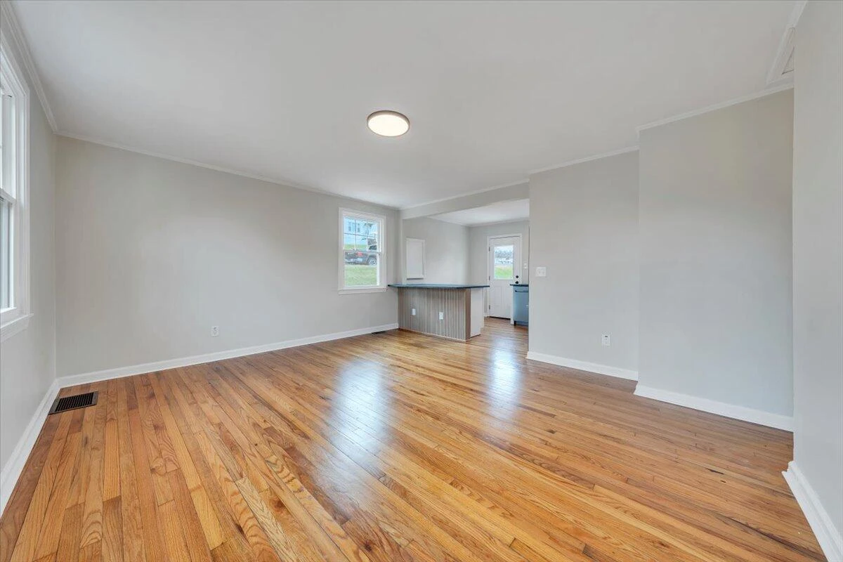 1004 26th ST - Photo 3