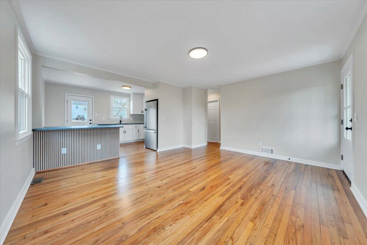 1004 26th ST - Photo 4